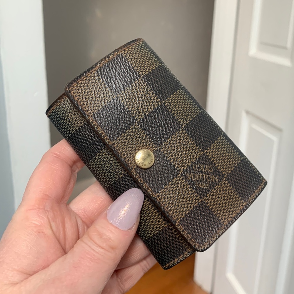 2004 authentic Louis Vuitton DE 6-ring key pouch